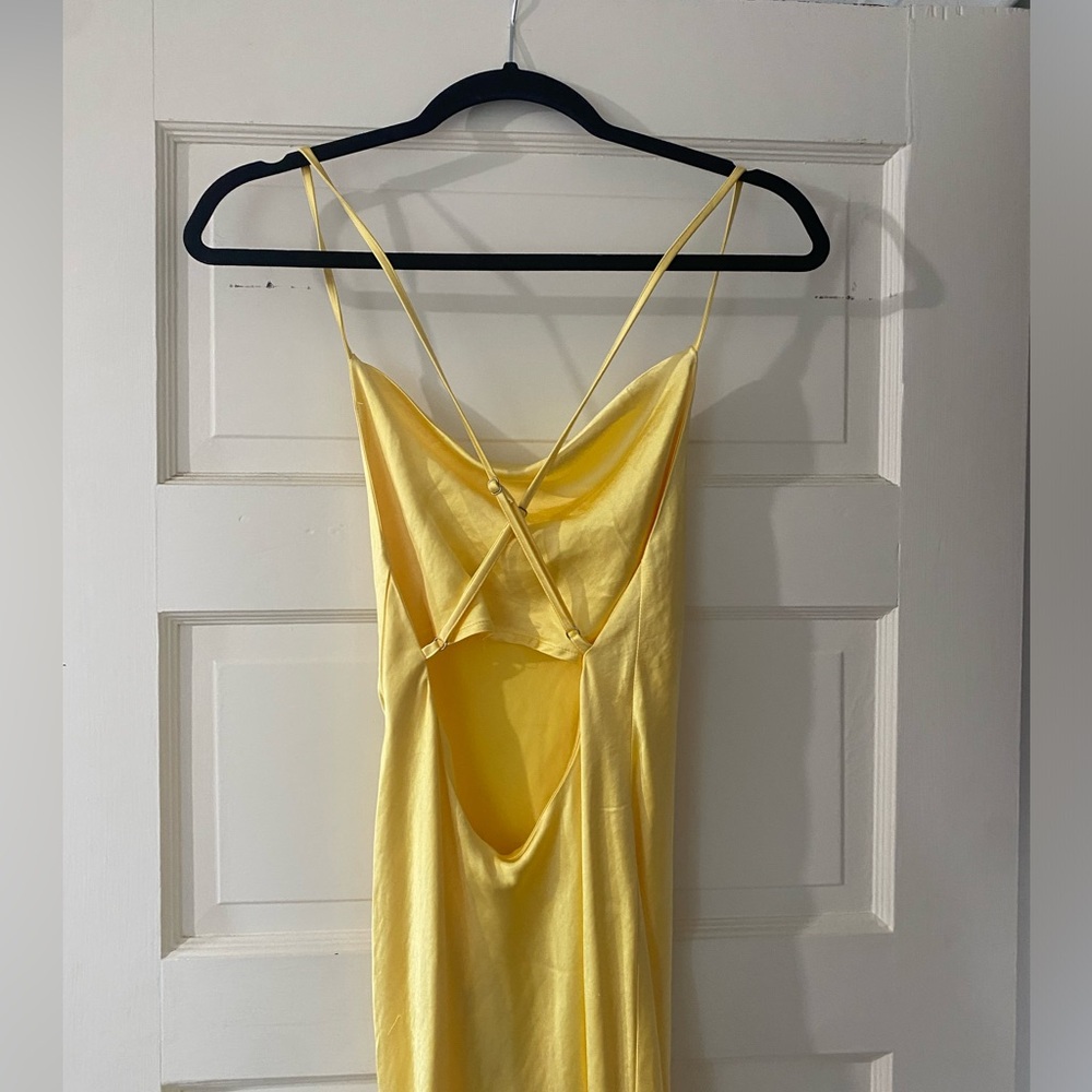So pretty yellow yellow!!! Looks amazing it was just too small for me :))